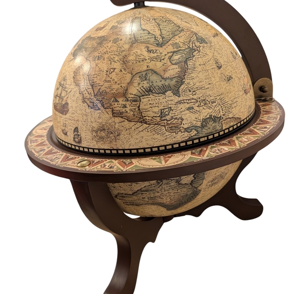 Vintage Style Wooden Tabletop Globe/Map bar with a lift-top design - Picture 4 of 16